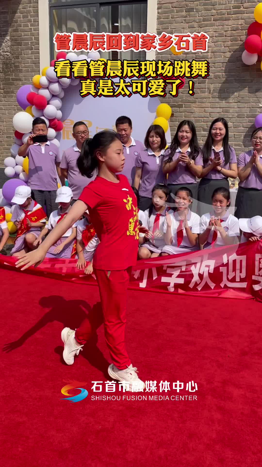 管晨辰的袋鼠摇和桃花笑串烧你见过吗