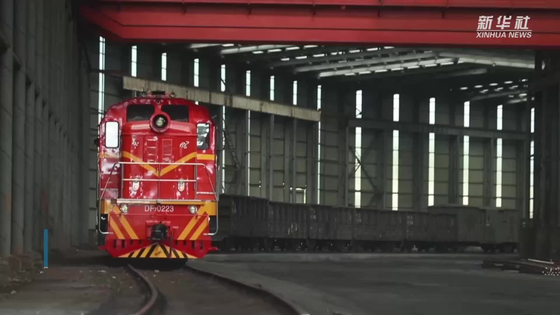 唐山:新能源改造机车跑出"绿色"赛道