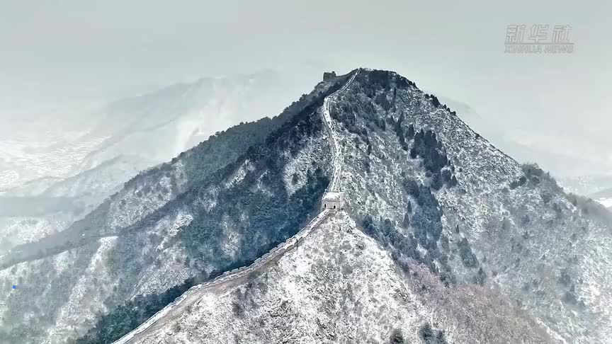 12月13日,河北唐山遷安市迎來今冬首場降雪.